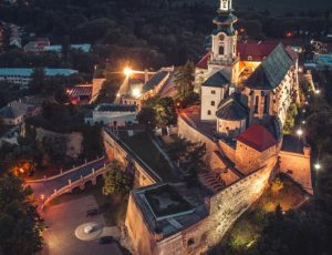 Výroba leteckej fotografie v noci Nitriansky Hrad